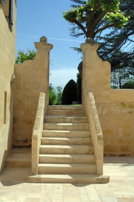 Hotel Au Logis Des Remparts Saint-Émilion Екстериор снимка