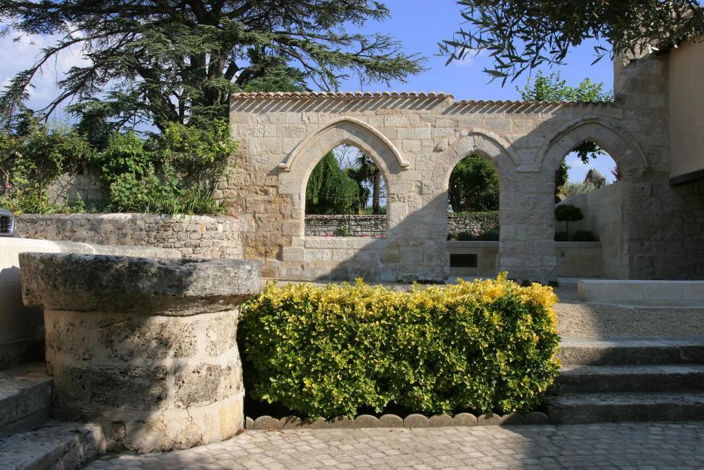 Hotel Au Logis Des Remparts Saint-Émilion Екстериор снимка